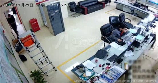 圖片包含 游戲機, 桌子, 房間&#xA;&#xA;描述已自動生成